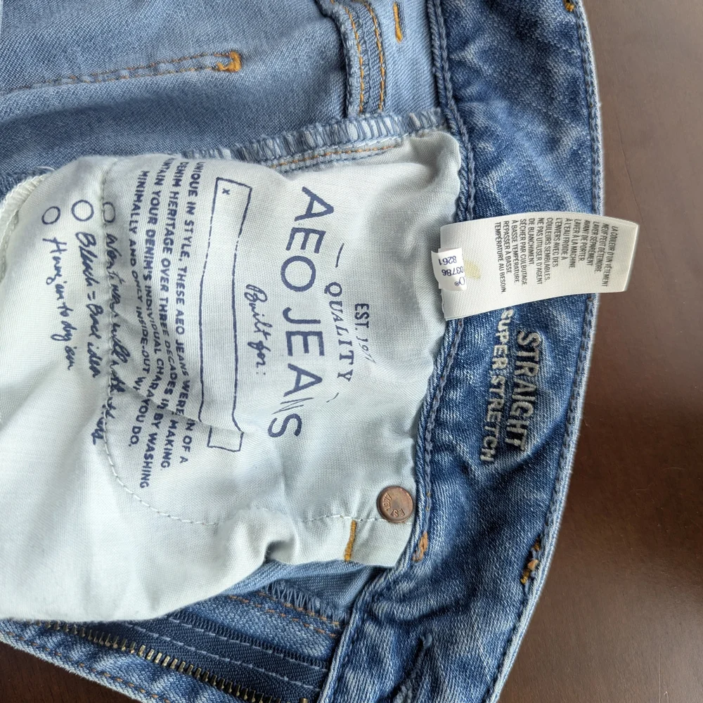 American Eagle Outfitters Straight Super Stretch Light Wash Jeans - Picture 4 of 5